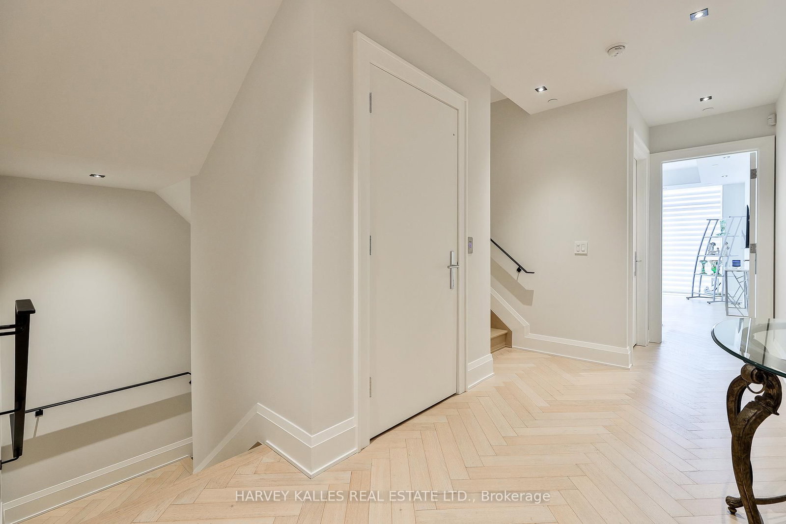 49 Foxbar Rd, Toronto — 25