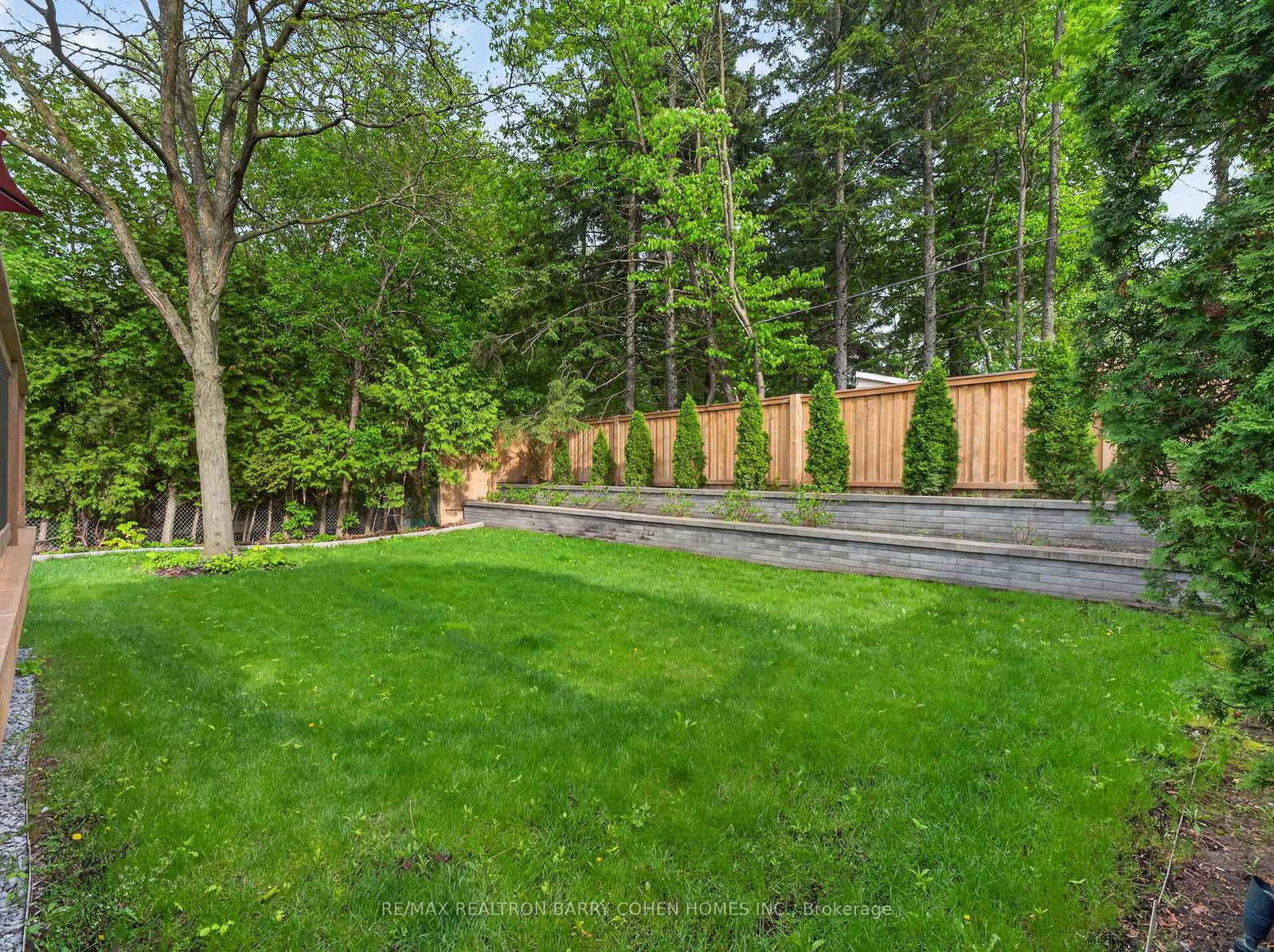 205 Northwood Dr, Toronto — 40