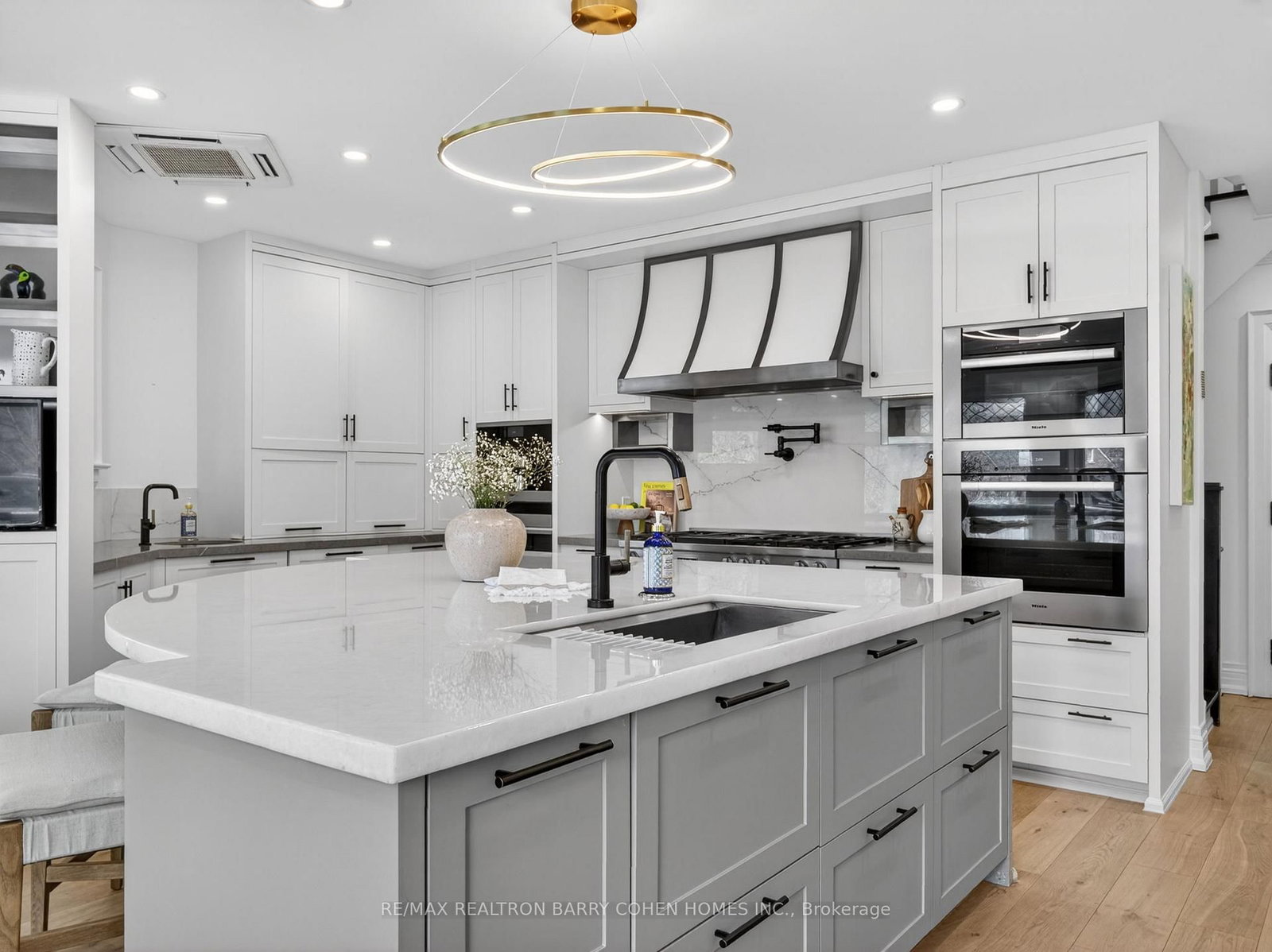 11 Ormsby Cres, Toronto — 17