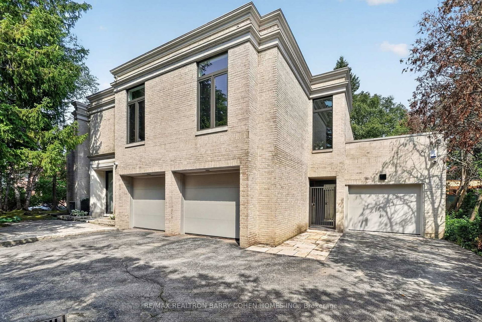 12 Tudor Gate, Toronto — 2