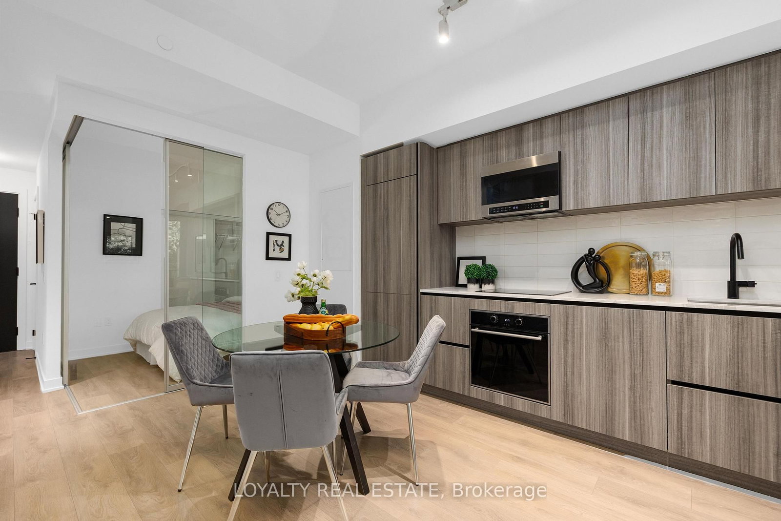 211-117 Broadway Ave, Toronto — 24