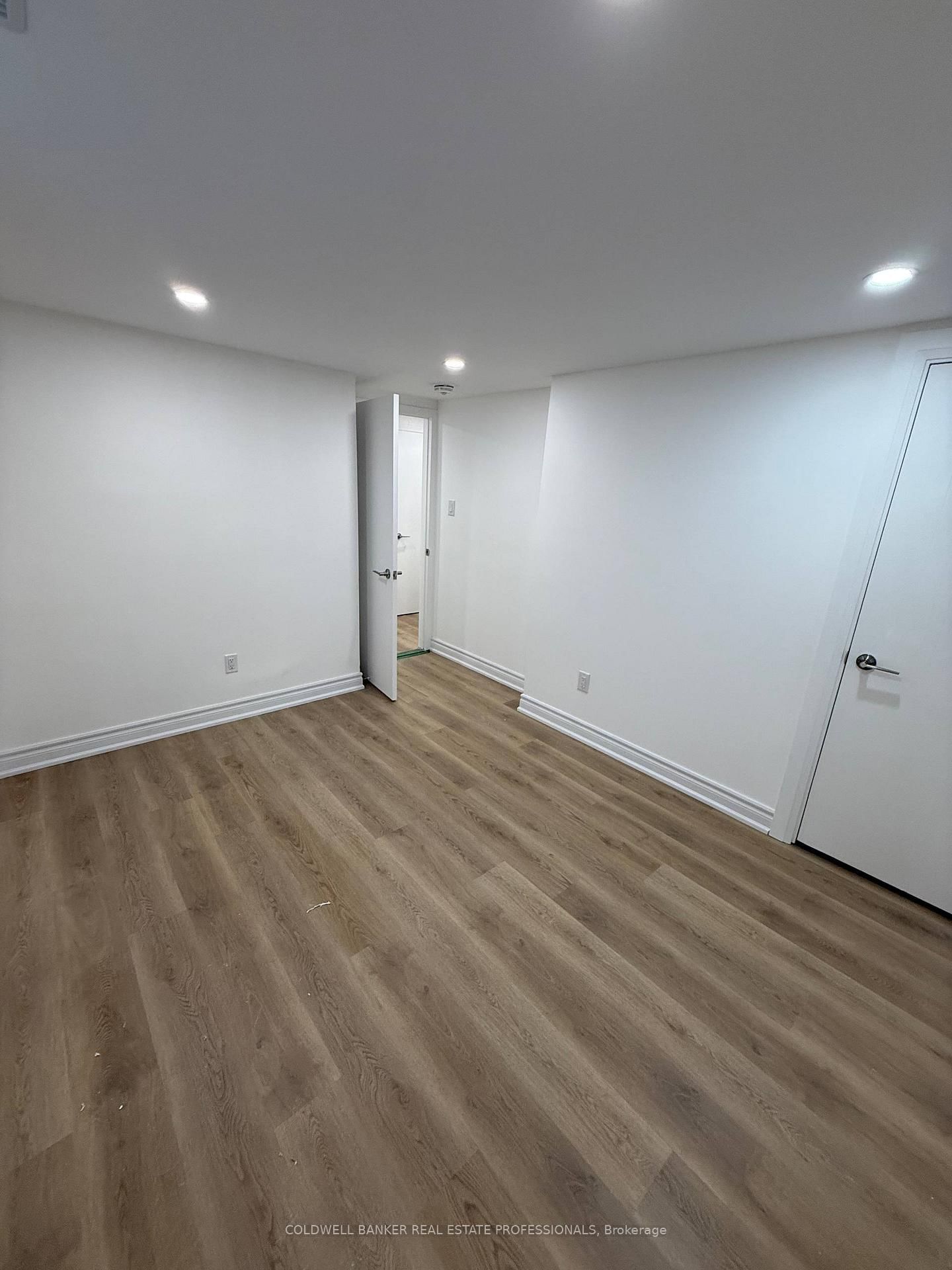 Basement B-232 Newton Dr, Toronto — 10