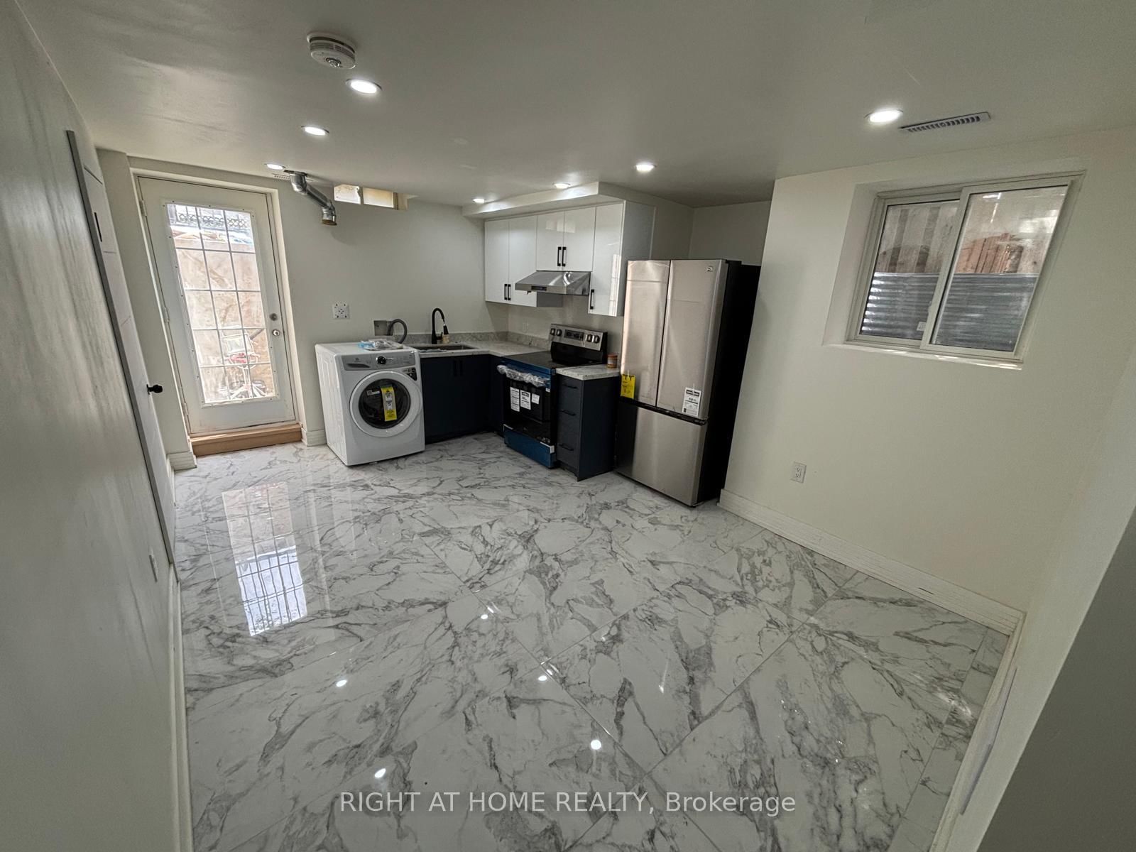 Basement-31 Orleans Dr, Toronto — 10