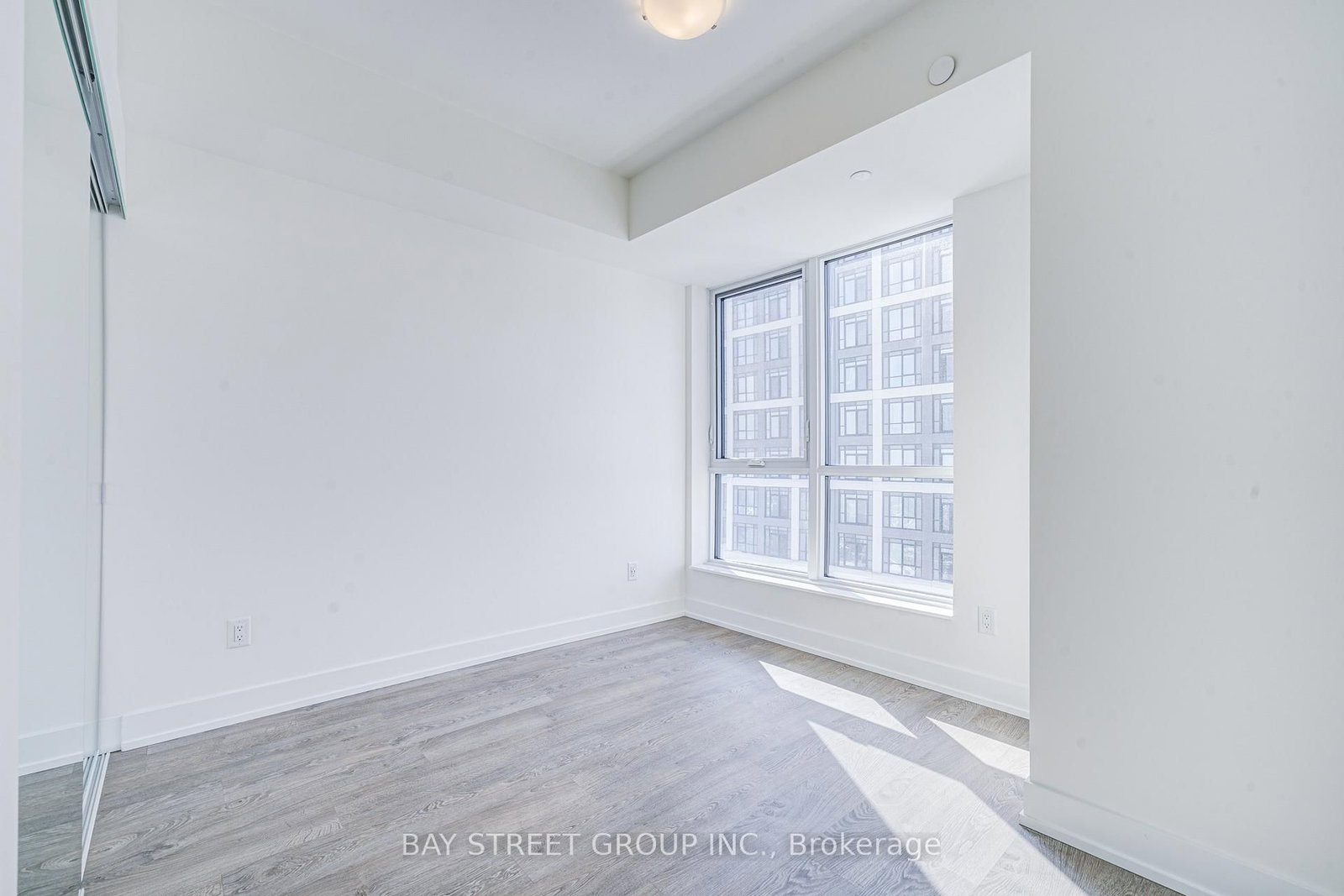 4032-5 Mabelle Ave, Toronto — 29