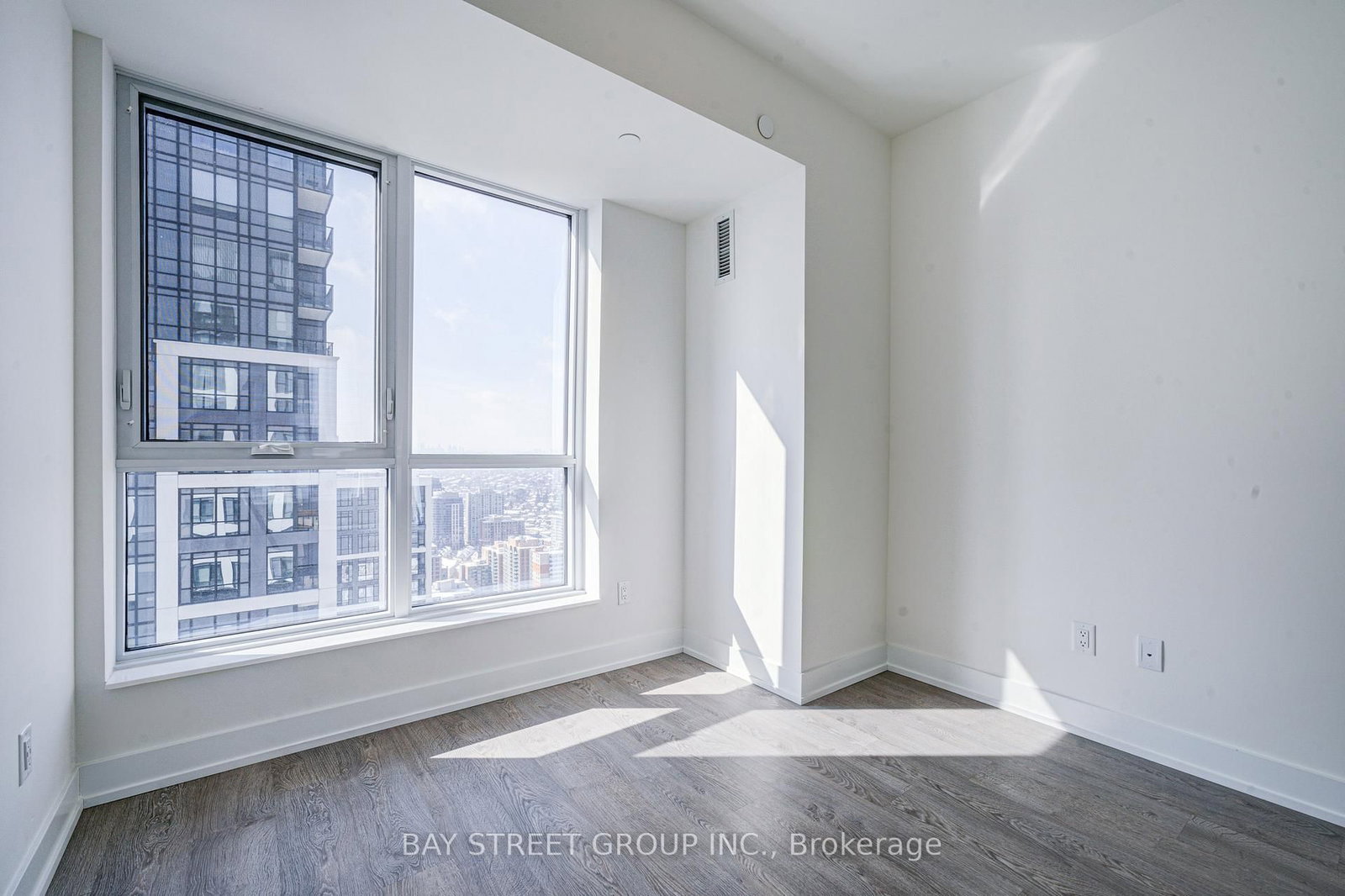 4032-5 Mabelle Ave, Toronto — 31