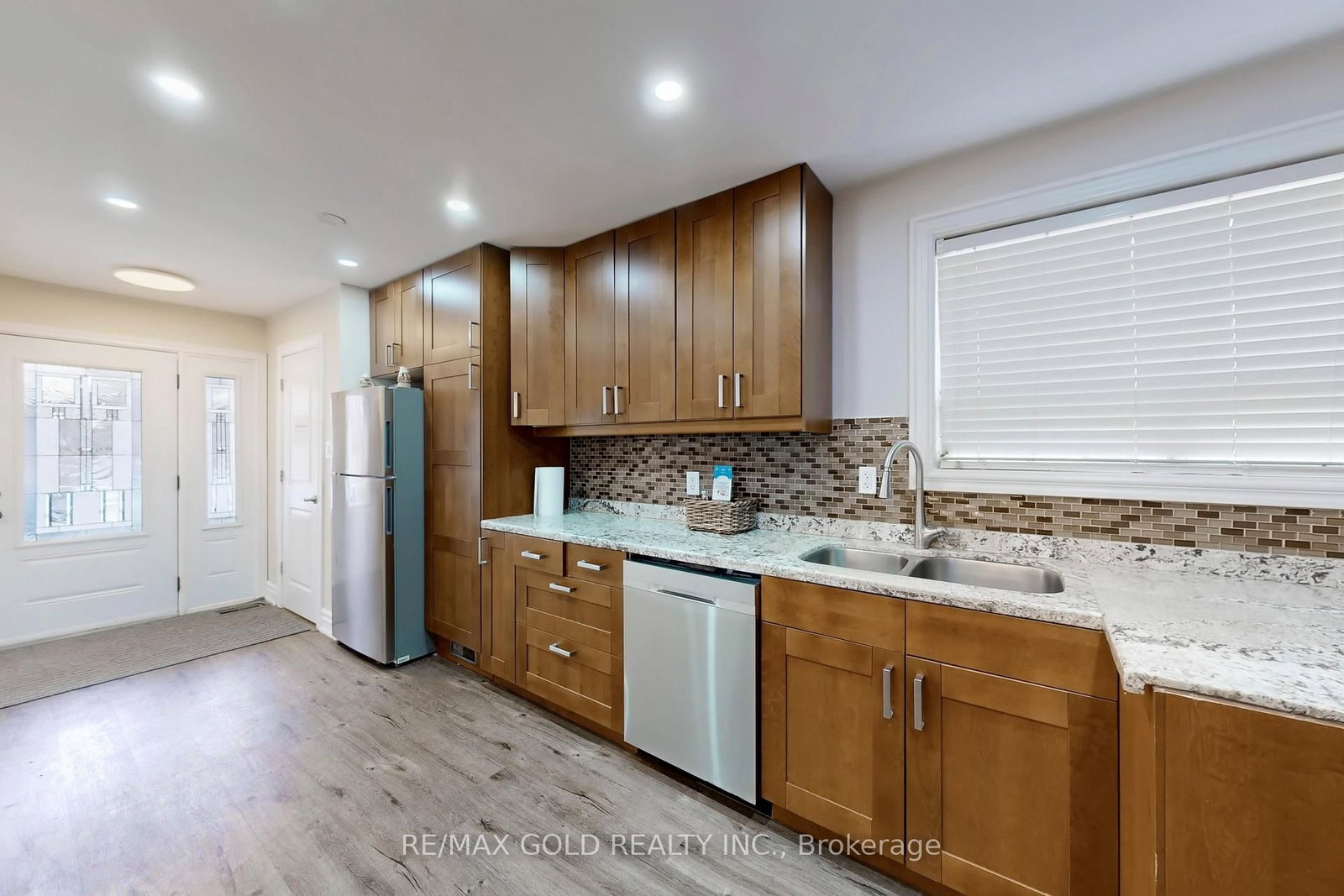 189 Kingsview Blvd, Toronto — 17