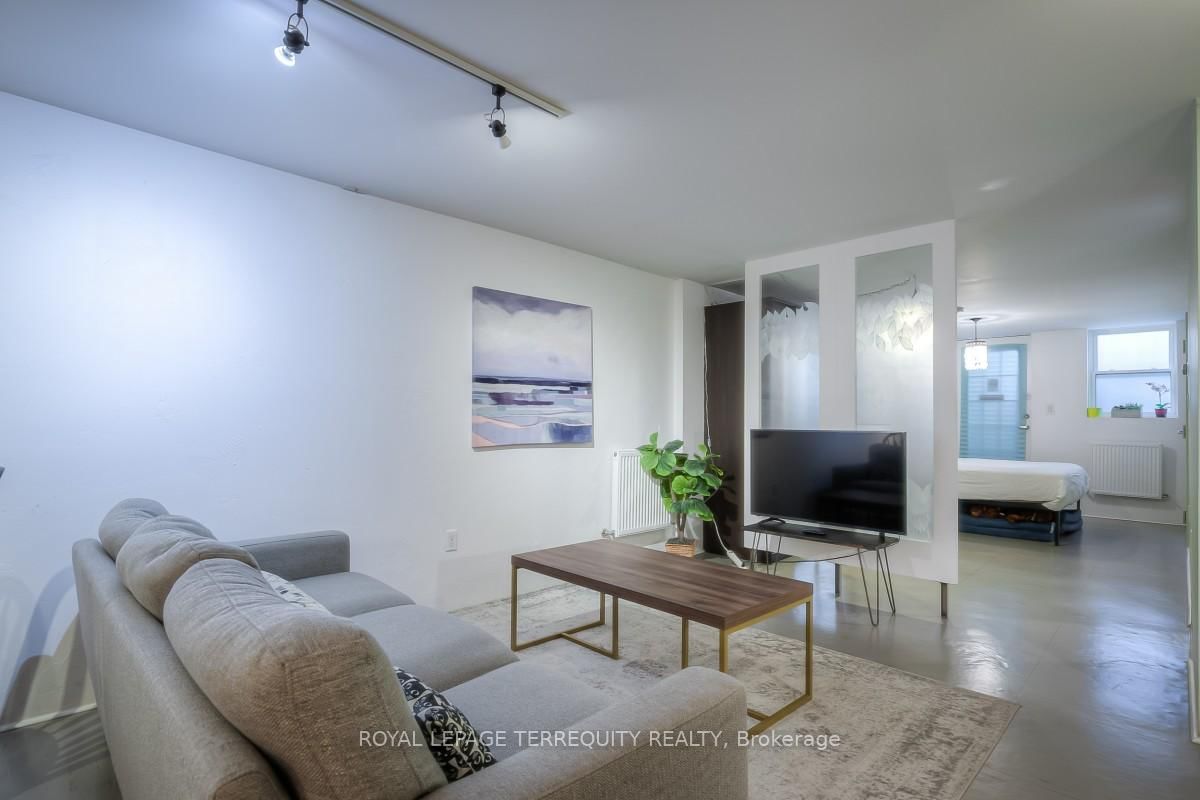 BSMT-26A Scarlett Rd, Toronto — 4
